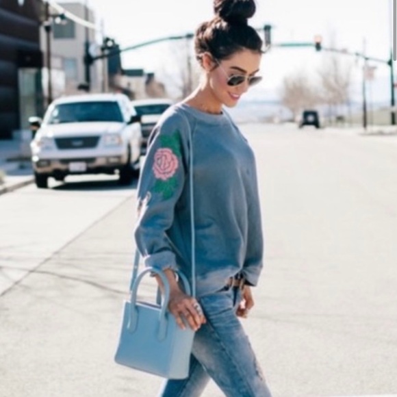 Rare Wildfox Blue Indigo Rose Embroidered Sommers Pullover Sweater - Picture 1 of 8